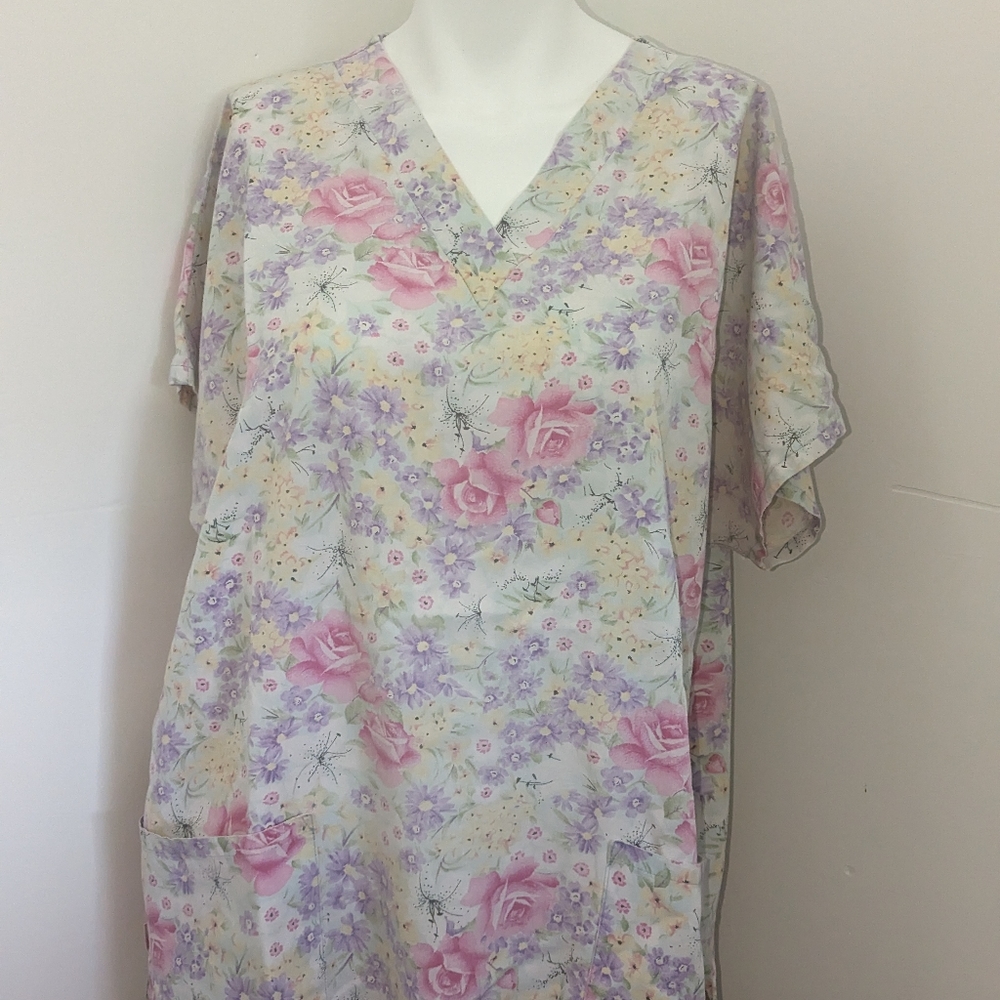 Large Simply Basic scrub top - Picture 3 of 3